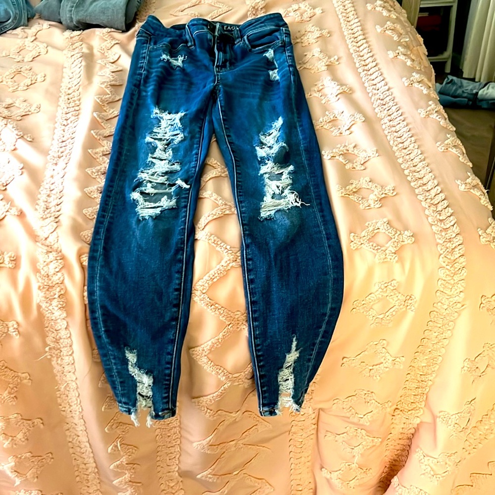 American Eagle next level stretch size 0, no holes or rips not meant to be there